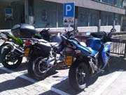 Motorsiklet park alanları.