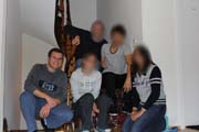 Şimdilik evde 5 kişiyiz.