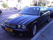 Arkasındaki Jaguar XJR !