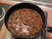 Yemek yapmayı öğreniyorum.