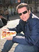Pizza yiyelim.