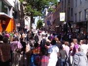 Şehir içinde festival var.